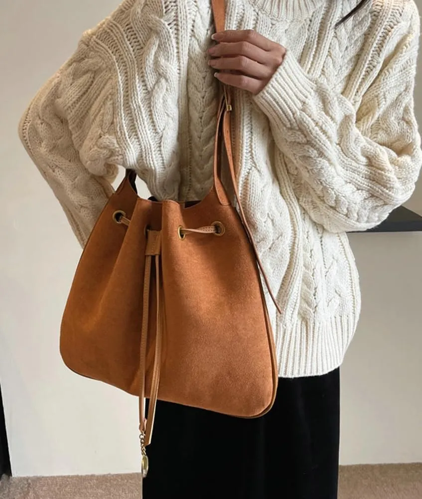 Trendy Drawstring Hobo Shoulder Bag Retro Suede Bucket Purse Causal Travel College Crossbody Bag with Adjustable Strap 2024